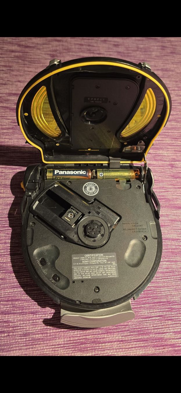 Sony Lettore multimediale portatile: Sony Sports CD Player D - SJ01 – Usato da Lachen SZ venduto da Conway 4