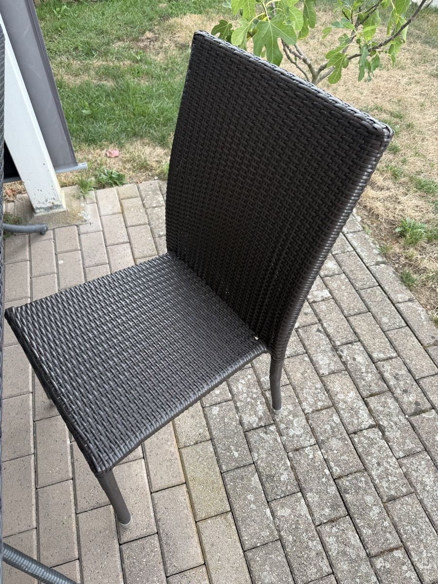 Set di tavolo e panche: Rattan Gartentisch mit Glasplatte und 3 Stühlen  – Usato da Scherz venduto da nidi79 2