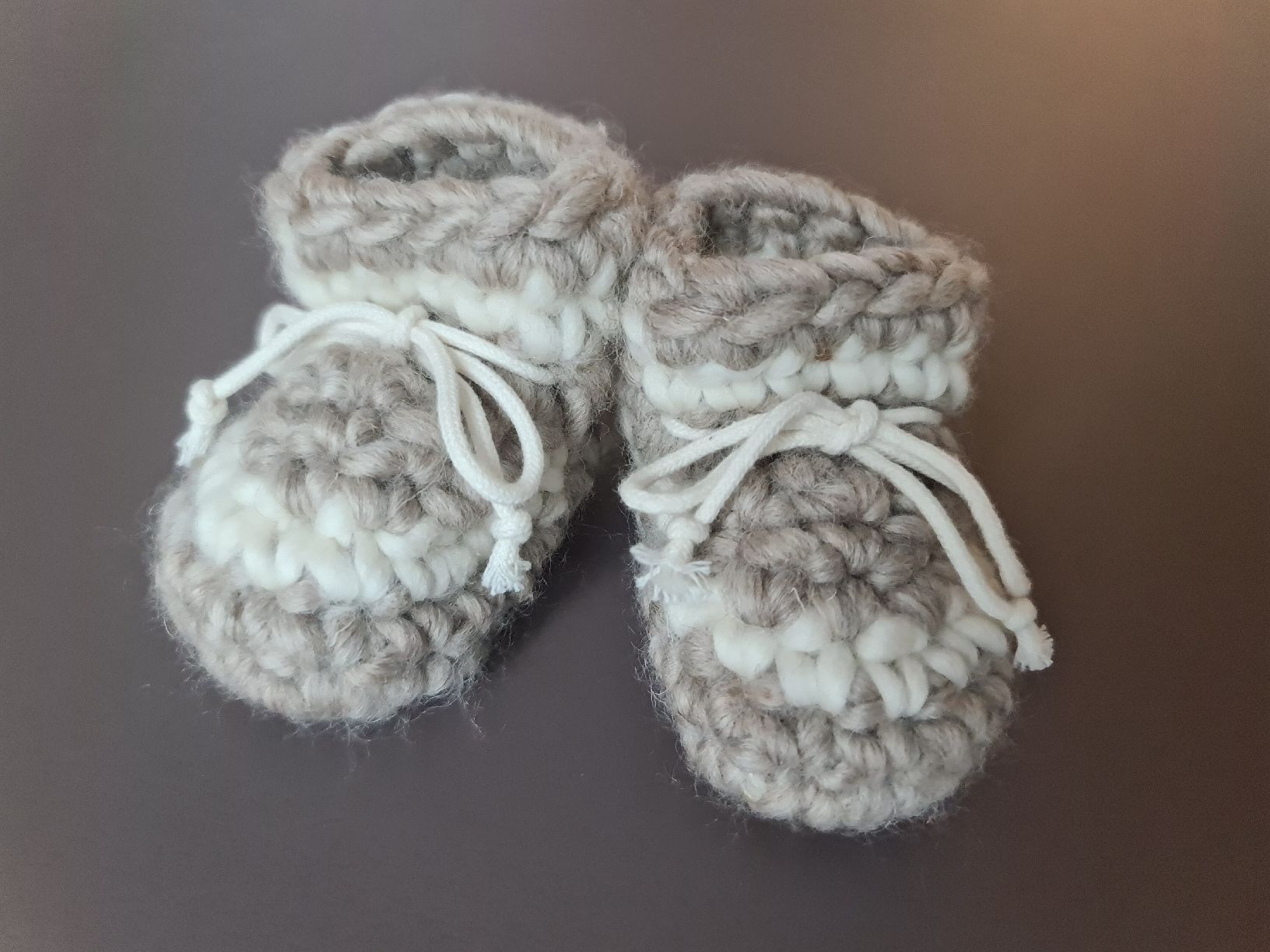 Scarpe per ragazzi: Babyschuhe aus Schafwolle und Echtleder – Nuovo (secondo la descrizione) da Uster venduto da Cruleye