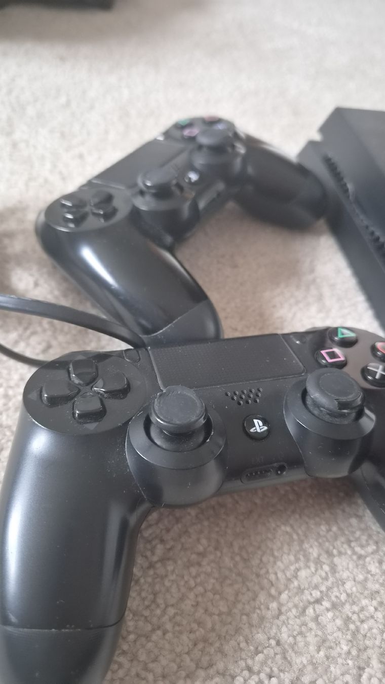 Sony Consoles: Ps4 Schwarz – D'occasion à Bad Ragaz par Blubiboo 1