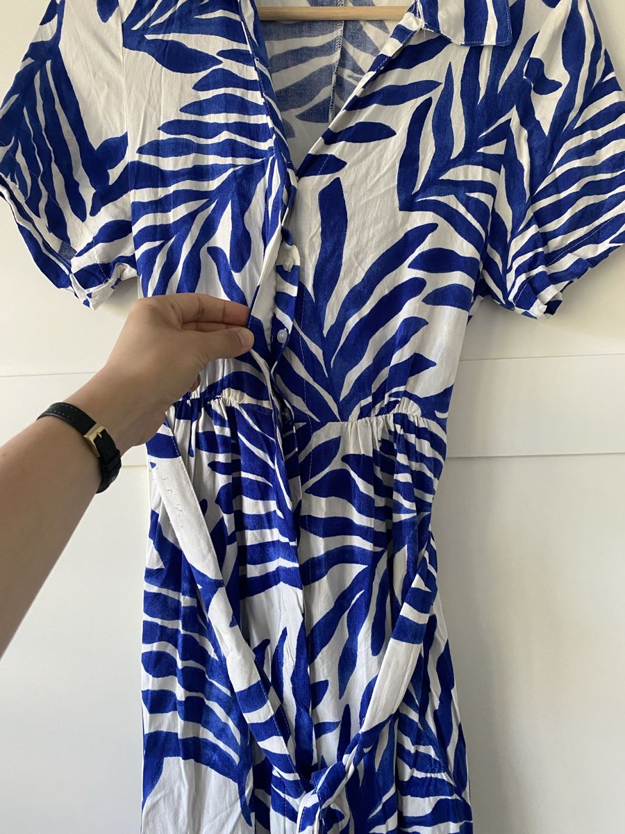 H&M Robes: Robe imprimée feuillage bleue et blanche H&M – D'occasion à Villars-sur-Glâne par mel_6q5w 3