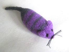 Filzmaus mit Baldrianwurzel, Handarbeit