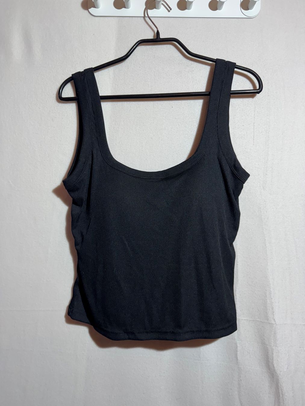 Top: Schwarzes Basic mit Cups Gr. L – Nuovo (secondo la descrizione) da Grosswangen venduto da SALE_SALE_SALE