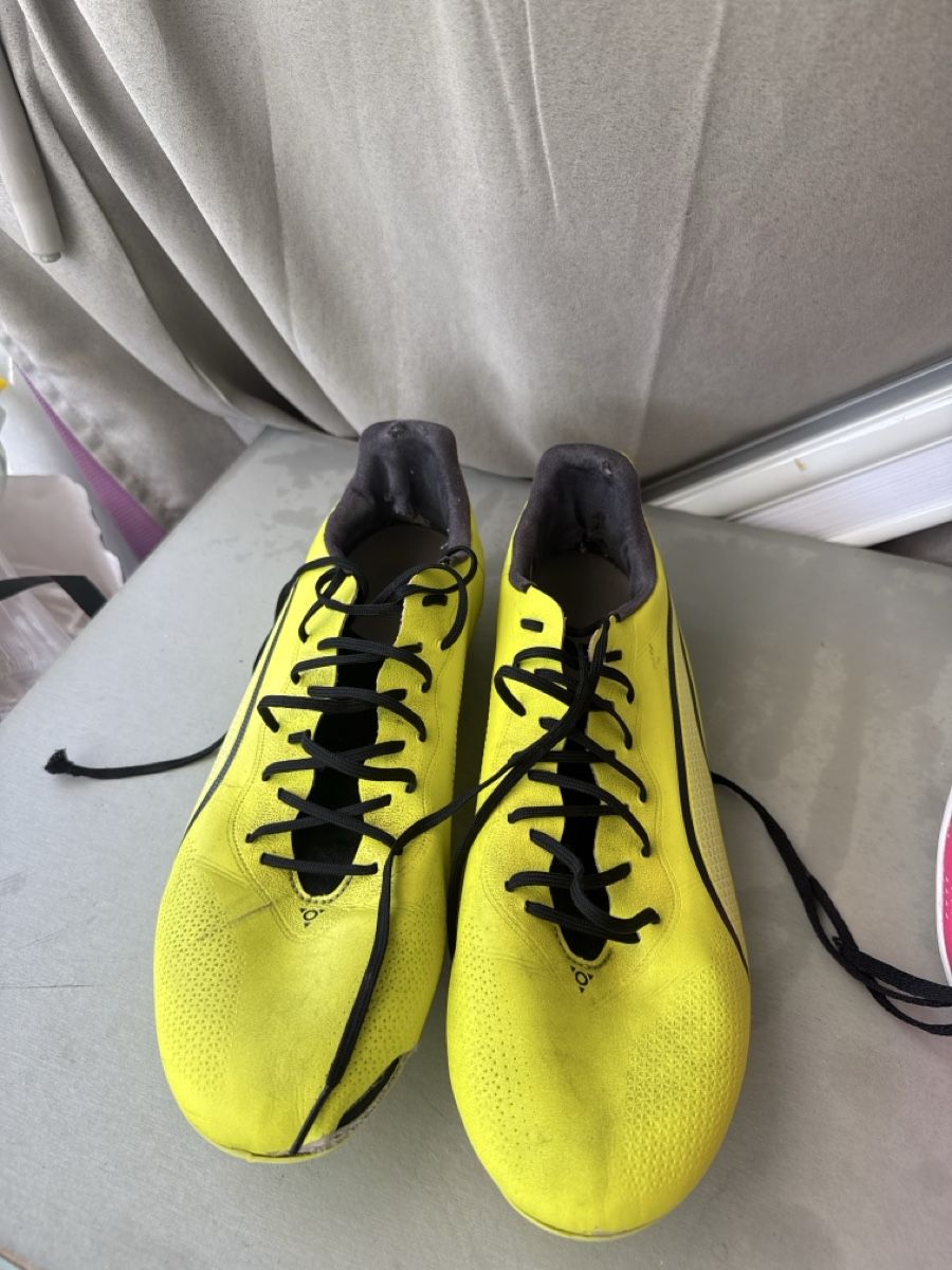 Puma Scarpe da uomo: Puma Fussballschuhe  – Difettoso da Kriens venduto da flo_c8r8