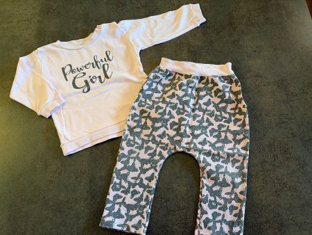 Süsser Mädchen Pyjama Gr. 86- "Powerful Girl" Motiv!
