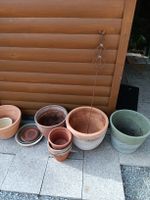diverse Blumentöpfe und Giesskannen. Muss abgeholt werden!