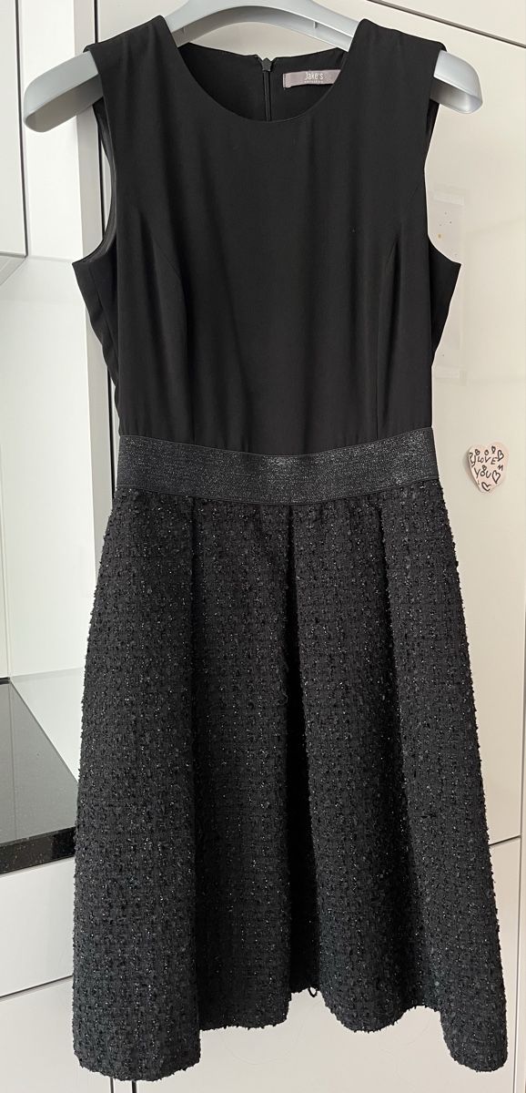 Kleider: Schwarzes Kleid (knielang) – Gebraucht aus Fiesch von Chloe09