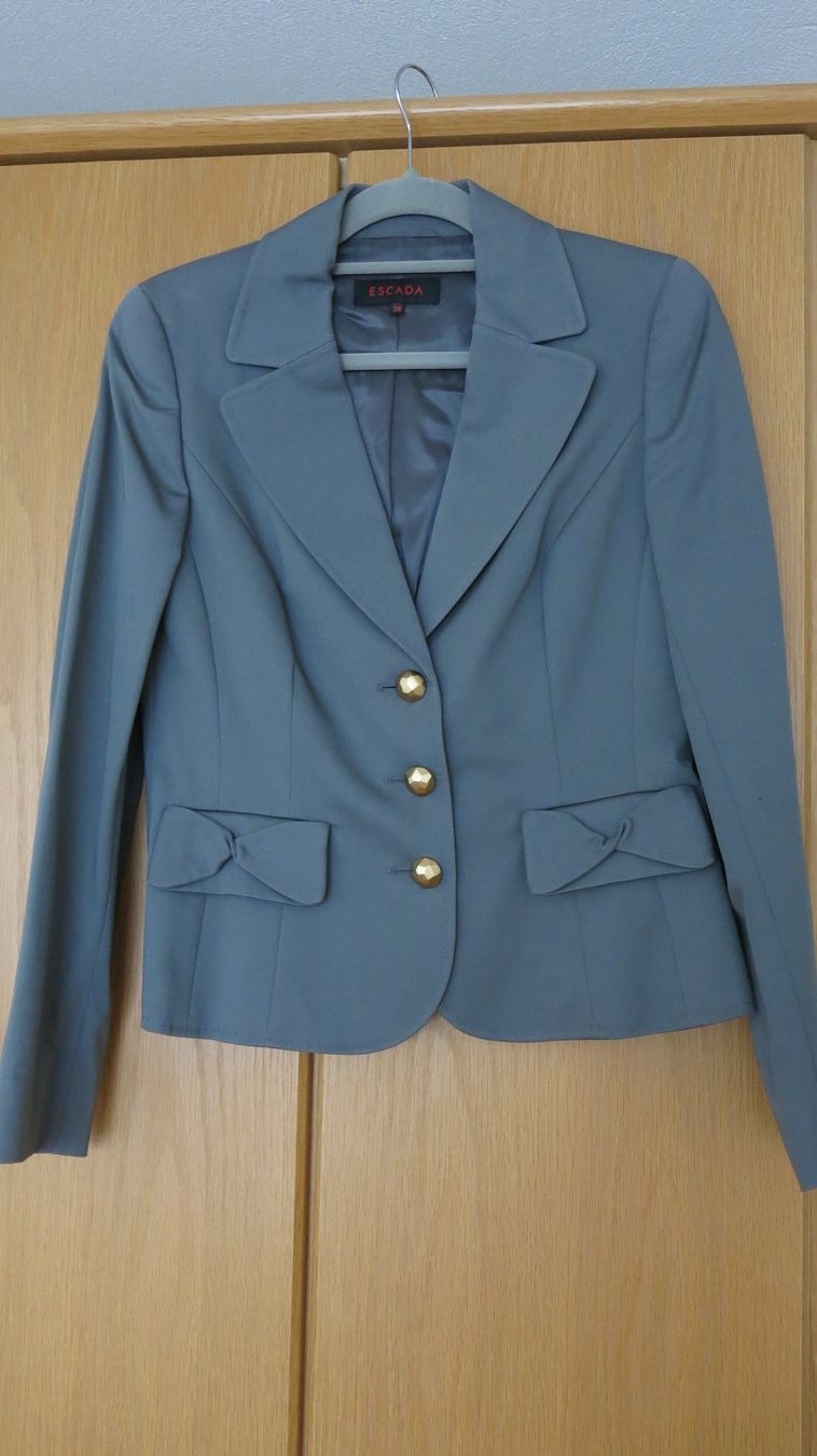 Escada Giacche: ESCADA Blazer – Nuovo (secondo la descrizione) da Lachen SZ venduto da artbyblondangel 5