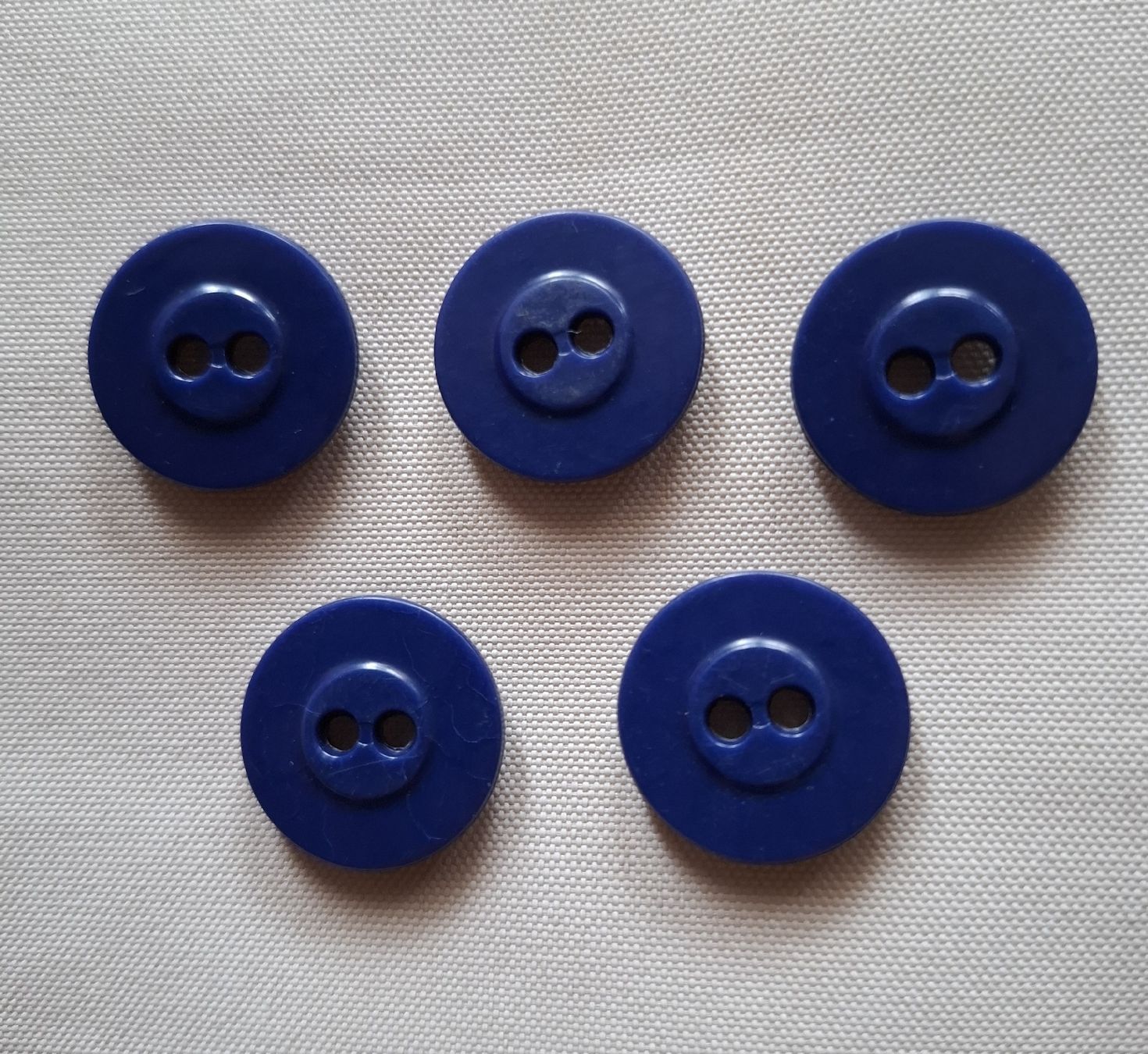 Knöpfe: 5 blaue Knöpfe, 20 mm. – Gebraucht aus Dietikon von Hirschkopf 3