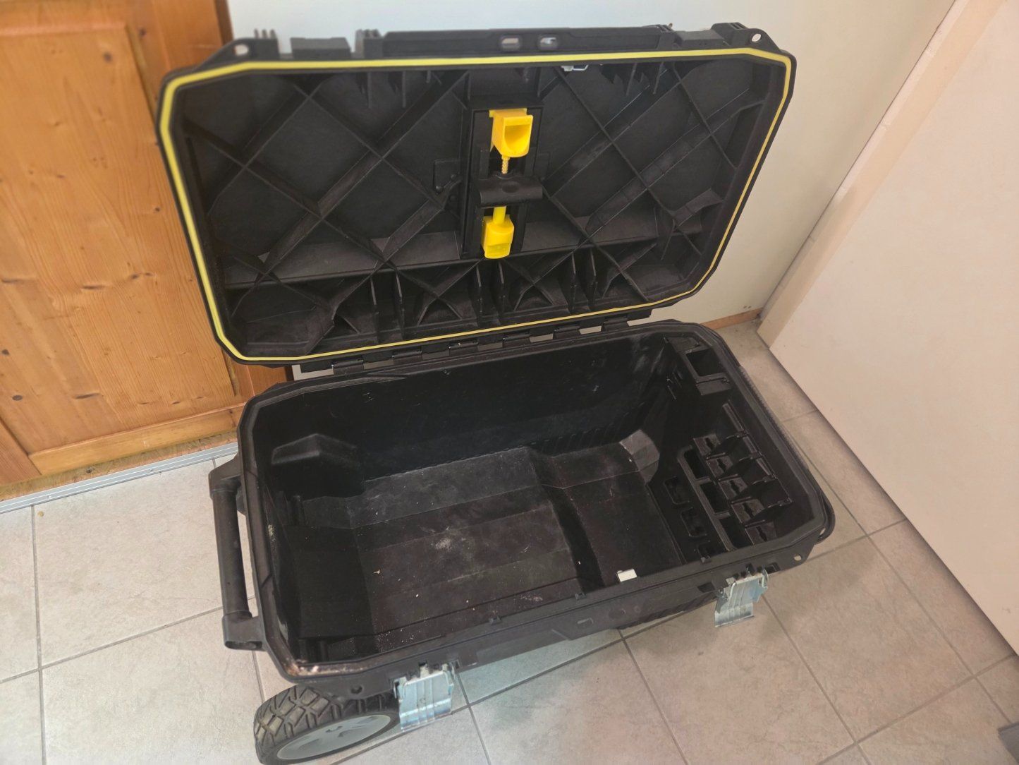 Stanley Tutti gli attrezzi: Stanley Fatmax Werkzeugbox mit Rollen – Usato da Hochdorf venduto da Maxii 3