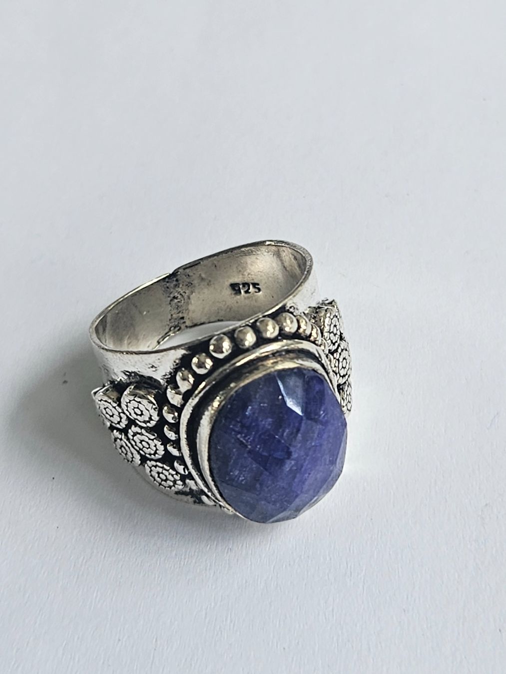 Anelli: Ring Silber mit blauem facettiertem Safir – Nuovo (secondo la descrizione) da Zürich venduto da adriben 4