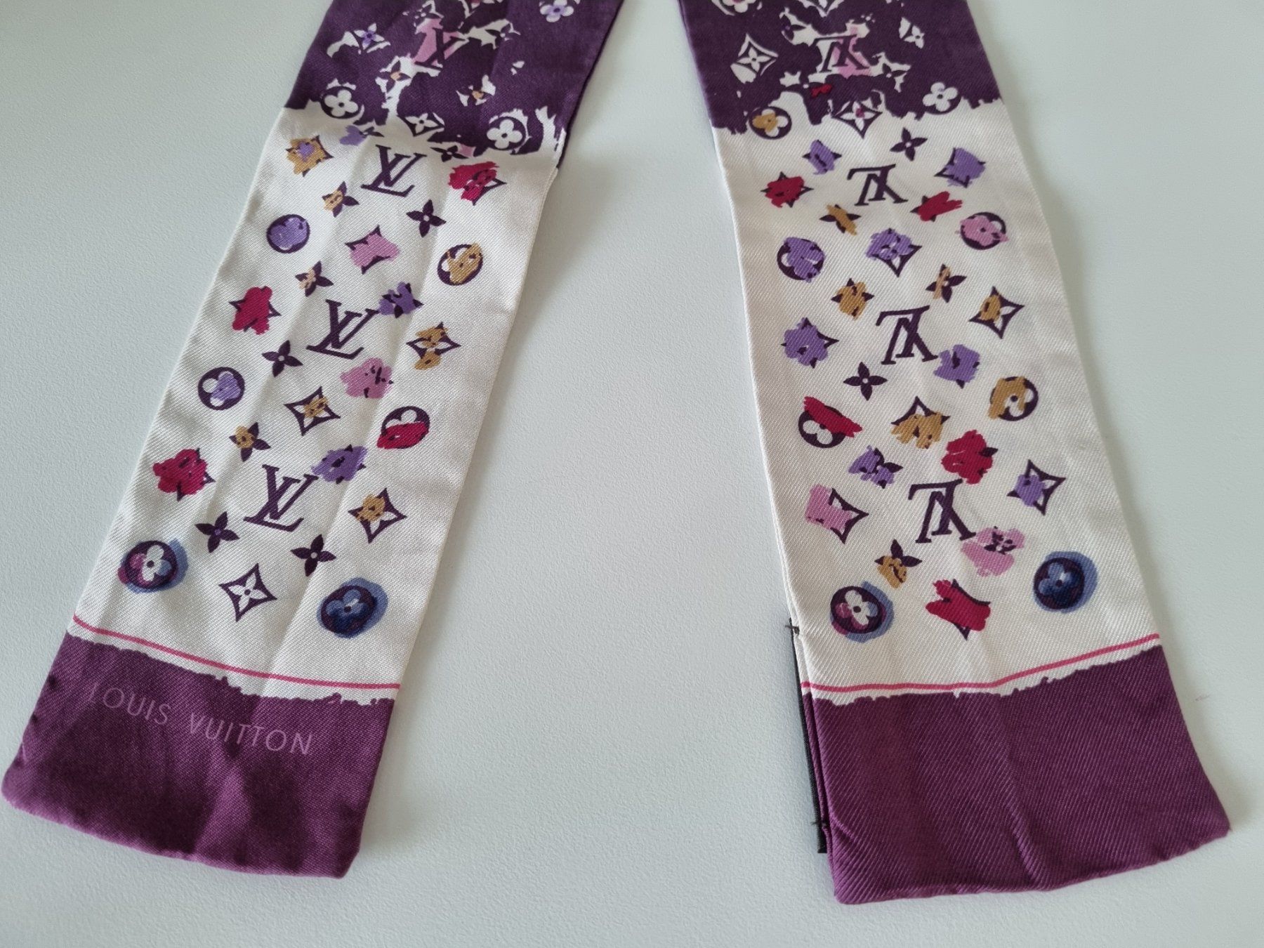 Louis Vuitton Foulard & Sciarpe: Louis Vuitton Bandeau Monogram – Nuovo (secondo la descrizione) da Zofingen venduto da Felpa 1