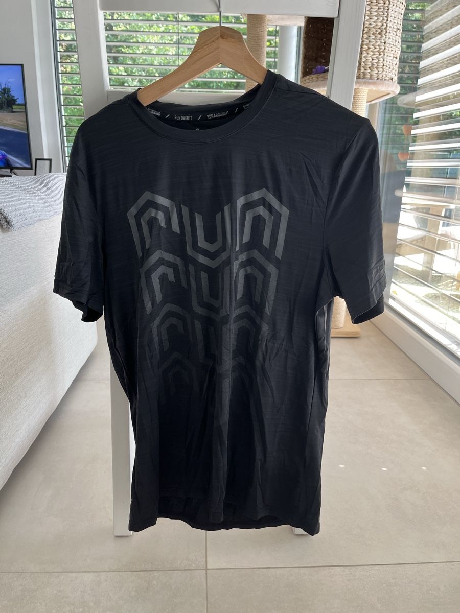 Reebok T-shirt: T-shirt Reebok ActiveChill noir, taille M – Usato da Champlan venduto da YForter