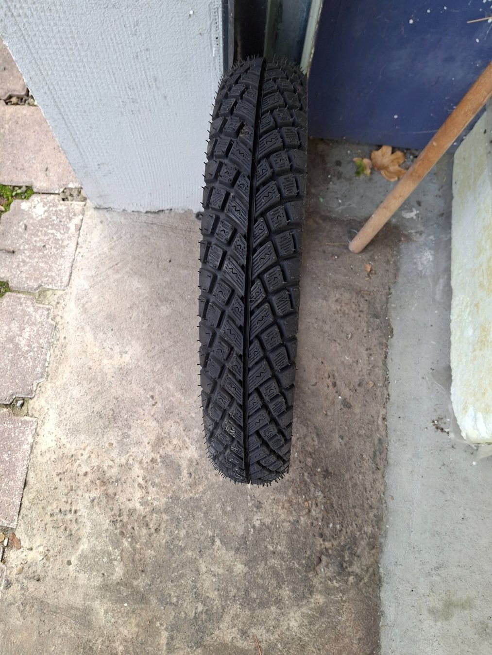 Toutes les pièces détachées moto: Reifen – Neuf (Voir description) à Schöftland par Grill36 1