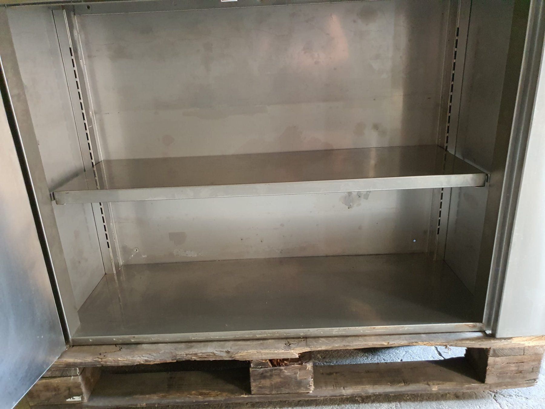 Cucine complete: Wandschrank #241 – Usato da Wuppenau venduto da Gastro-Wuppenau 1