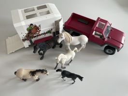 Schleich Set mit Auto Pferdeanhänger und fünf Pferden