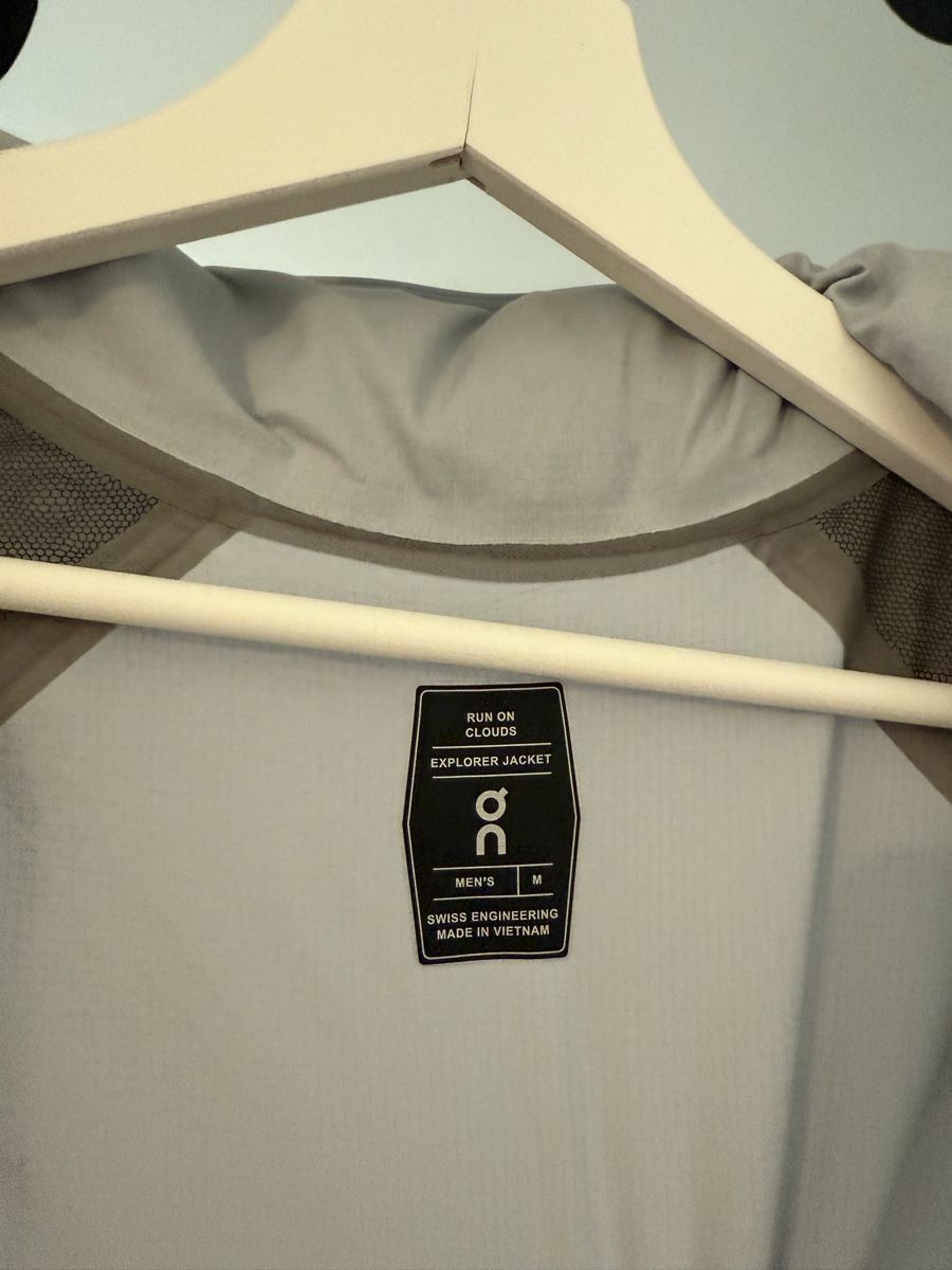 Giacche: ON Running Explorer Jacke   – Nuovo (secondo la descrizione) da Zürich venduto da mad_5s8c 3