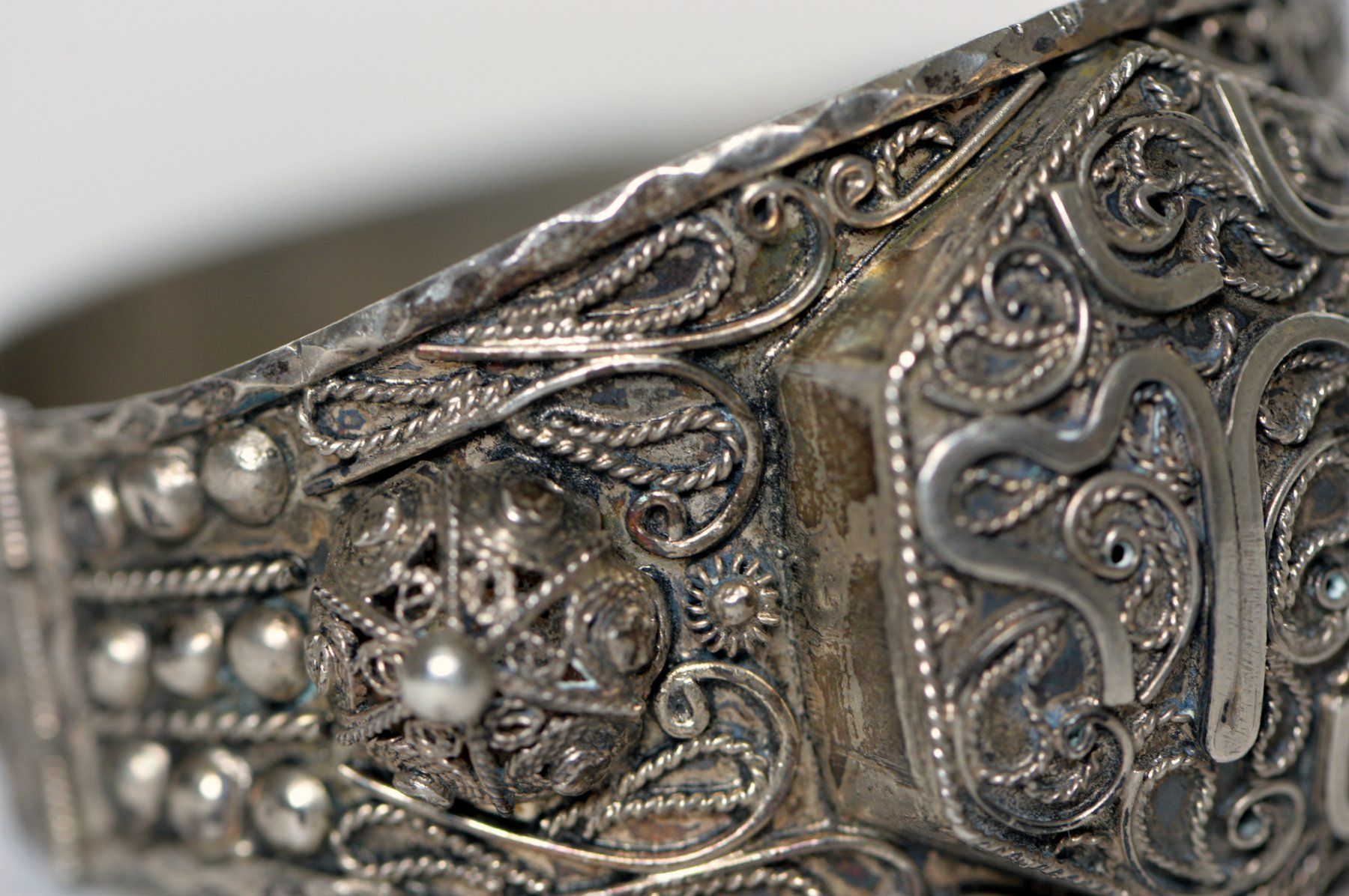 Bracciali & Braccialetti: Ancien bracelet en métal – Usato da Neuchâtel venduto da Neuchatel 8