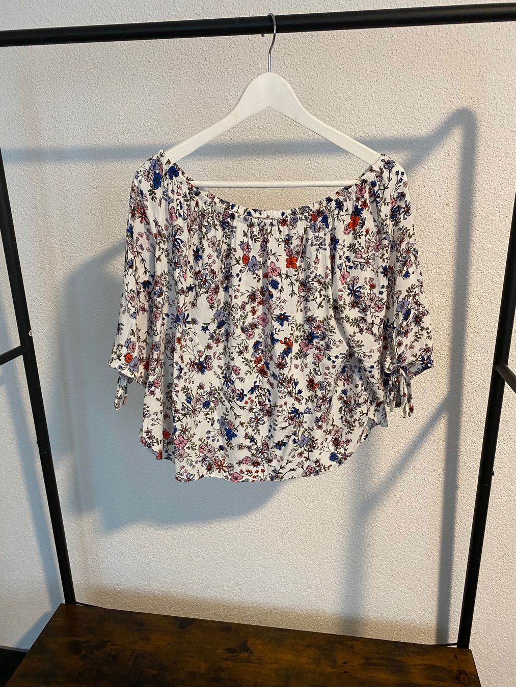 Camicette: Bluse mit Carmenausschnitt 🥳 – Usato da Teufen AR venduto da Memilu