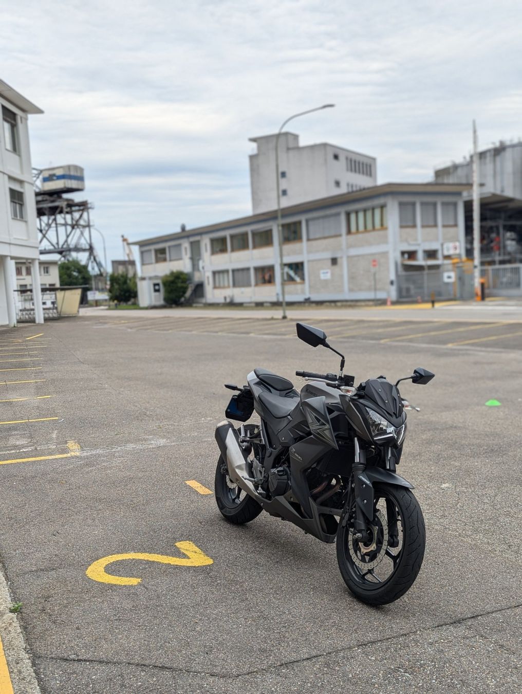 Kawasaki Strasse: Kawasaki Z300 – Gebraucht aus Basel von Alisa_77 9