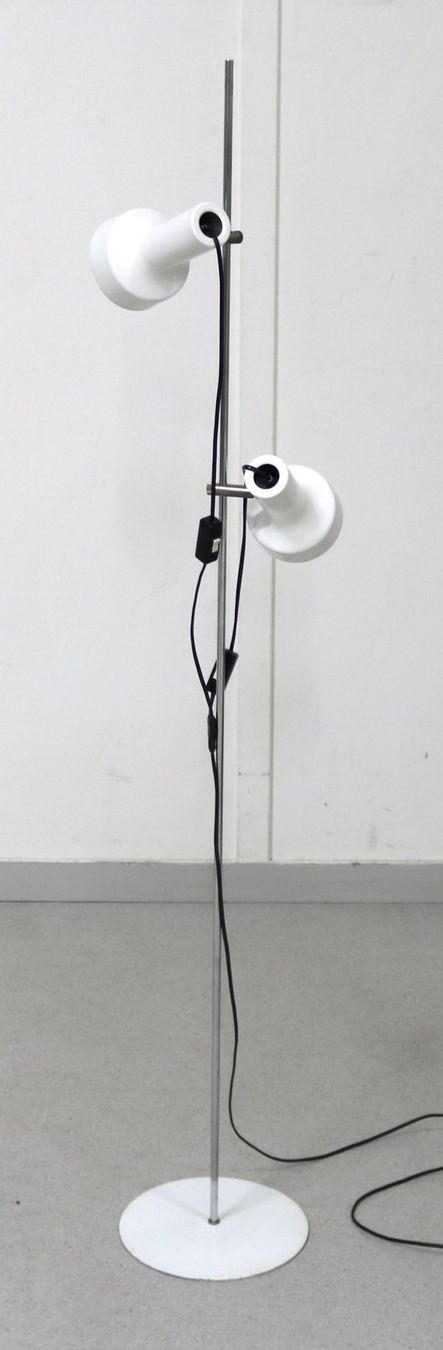 Lampade: Weisse Stehlampe mit zwei Spots – Usato da Volketswil venduto da brockipfannenstil 3