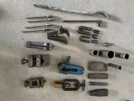 diverse Werkzeuge zur Metallbearbeitung