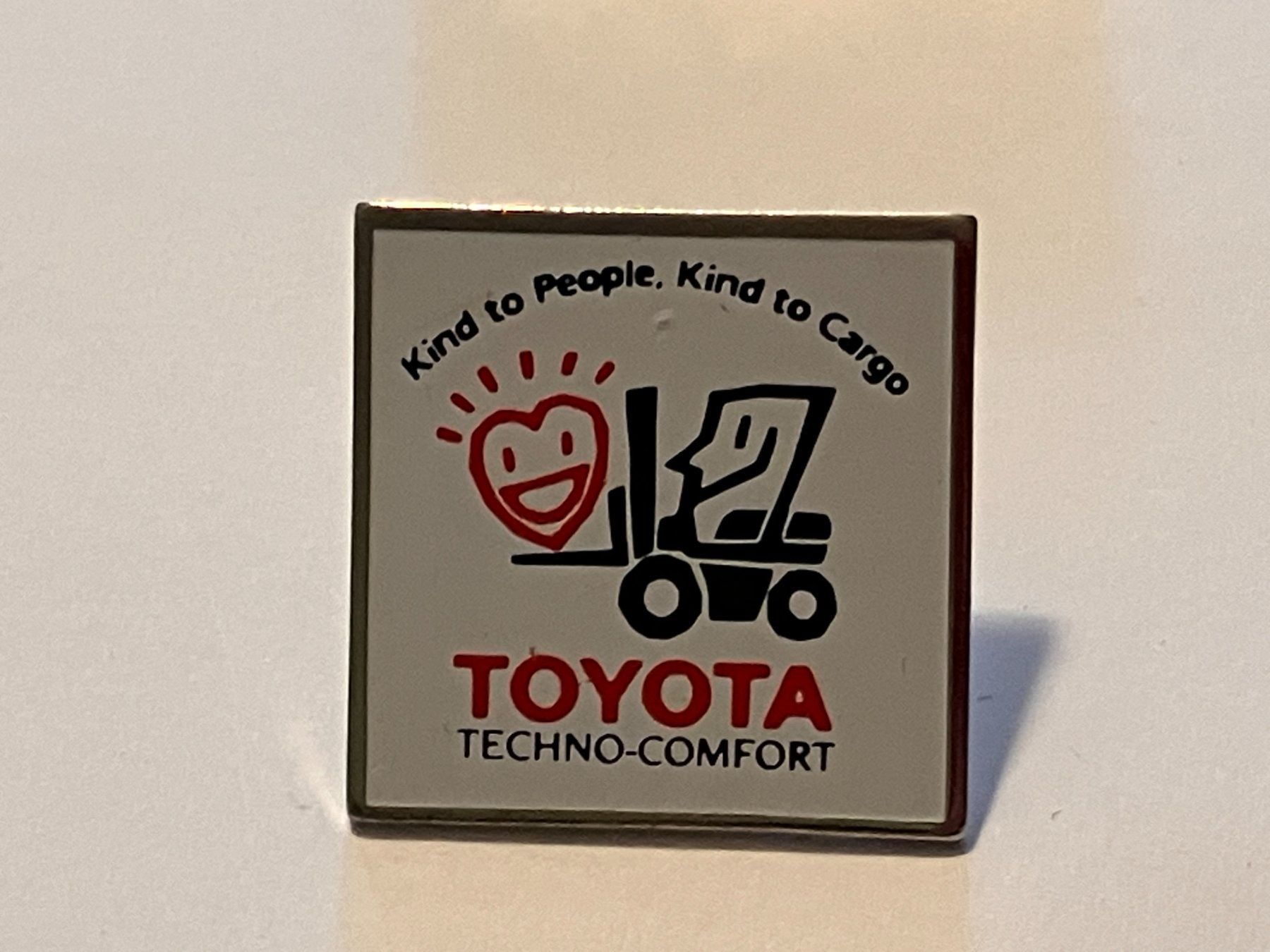 Placchette & Badge: 1 Pin Toyota Techno Comfort – Usato da Basel venduto da djwwpp