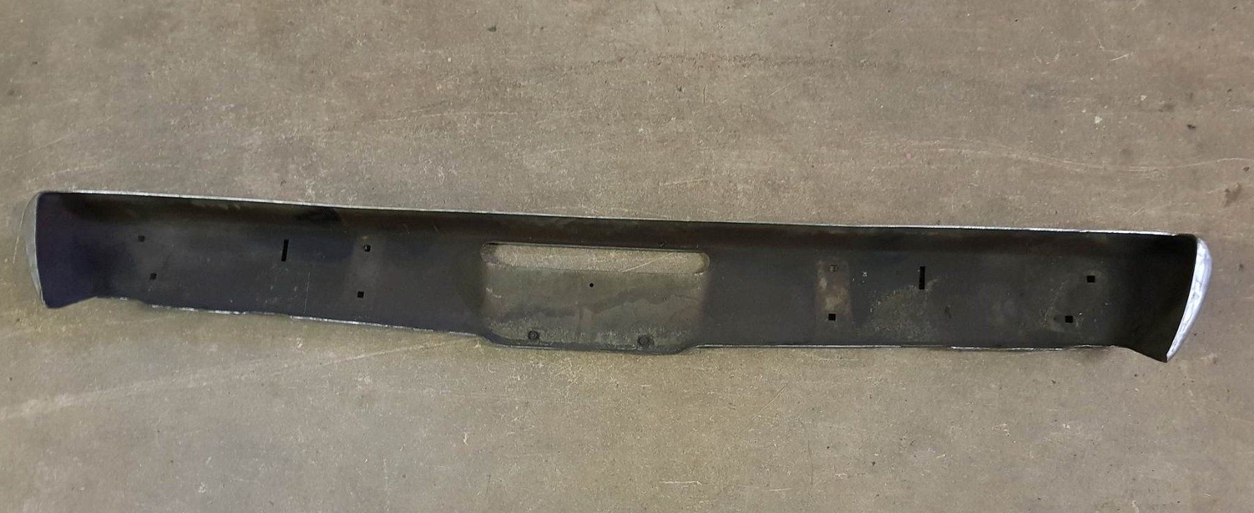 Chrysler Tutti pezzi di ricambio auto: Stossstange vorne, Chrysler Valiant – Usato da Niedergösgen venduto da usc_8qc6 1