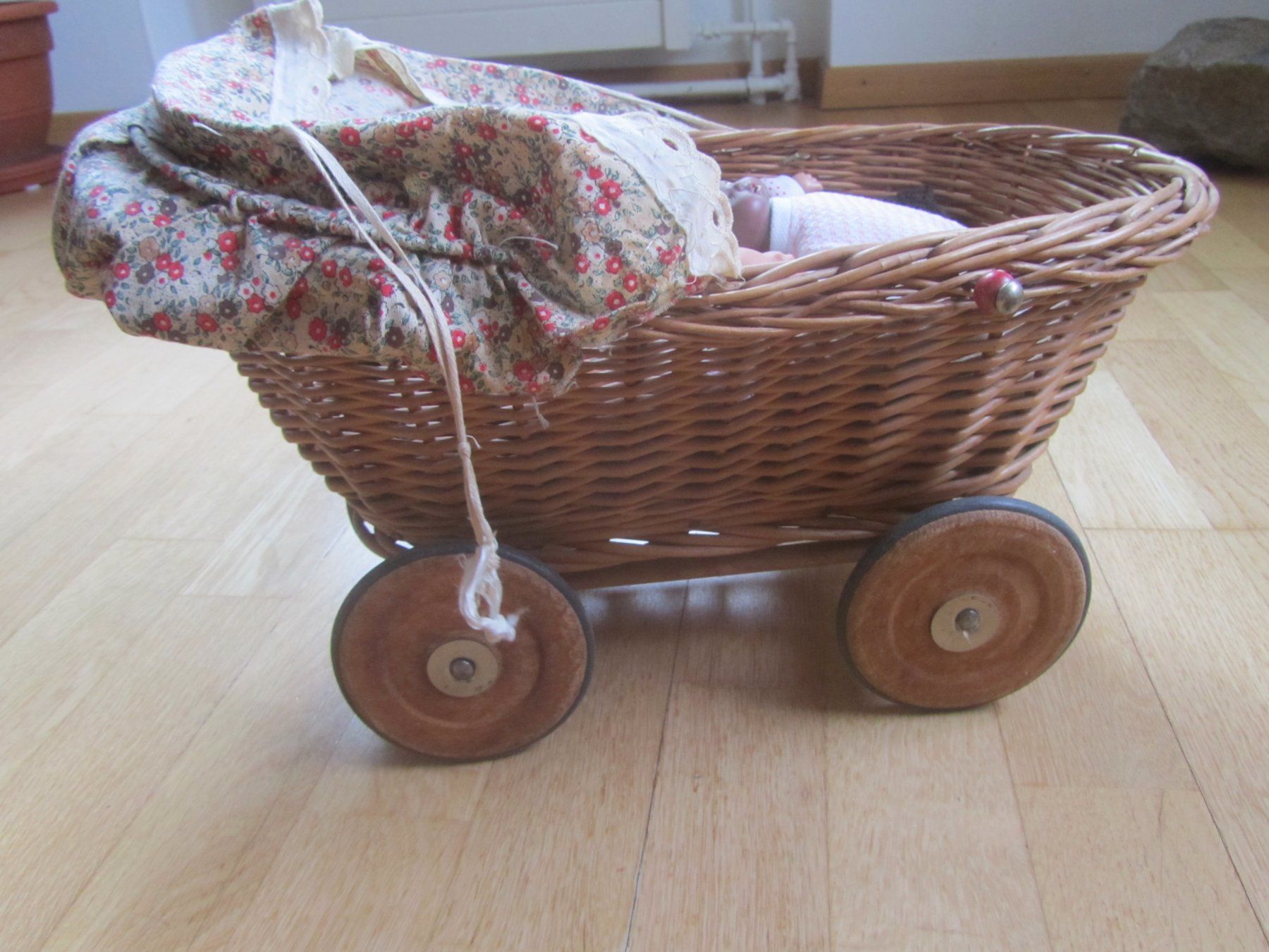 Puppenwagen: Puppenwagen mit 5 Puppen – Gebraucht aus Seengen von mikelele 1