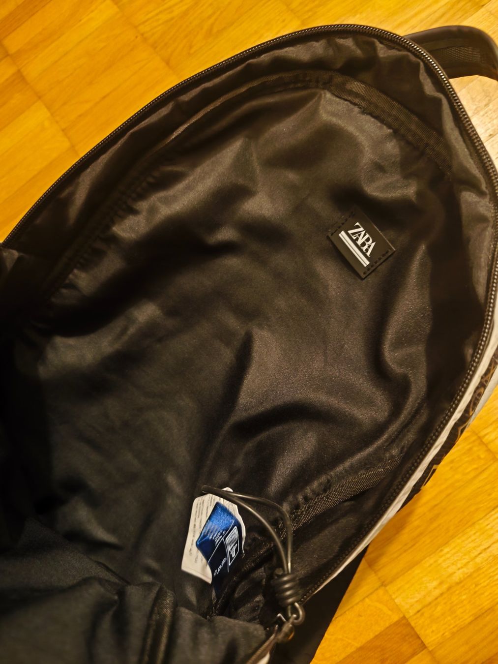 Zara Zaini: PLAYSTATION Rucksack von ZARA – Nuovo (secondo la descrizione) da Uster venduto da zebralino 2