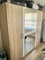 Gut erhaltener Kleiderschrank – Viel Stauraum