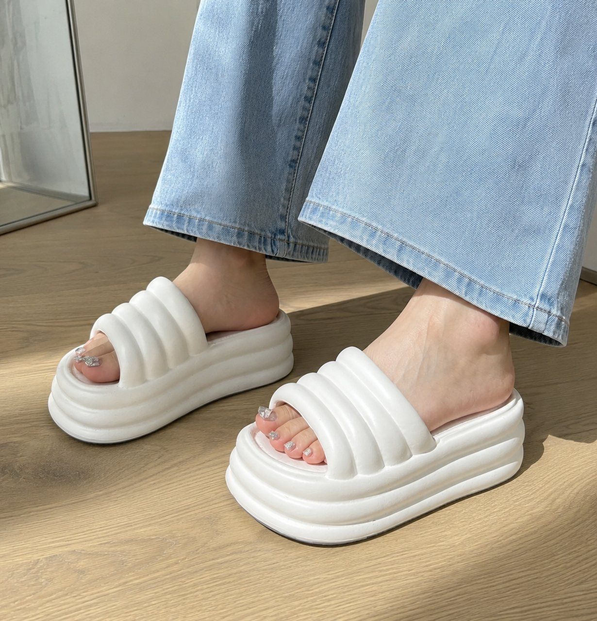Scarpe da donna: Pantoletten Weiss Plateau Gr. 37 – Nuovo e nell'imballaggio originale da Fully venduto da VaneaSelection