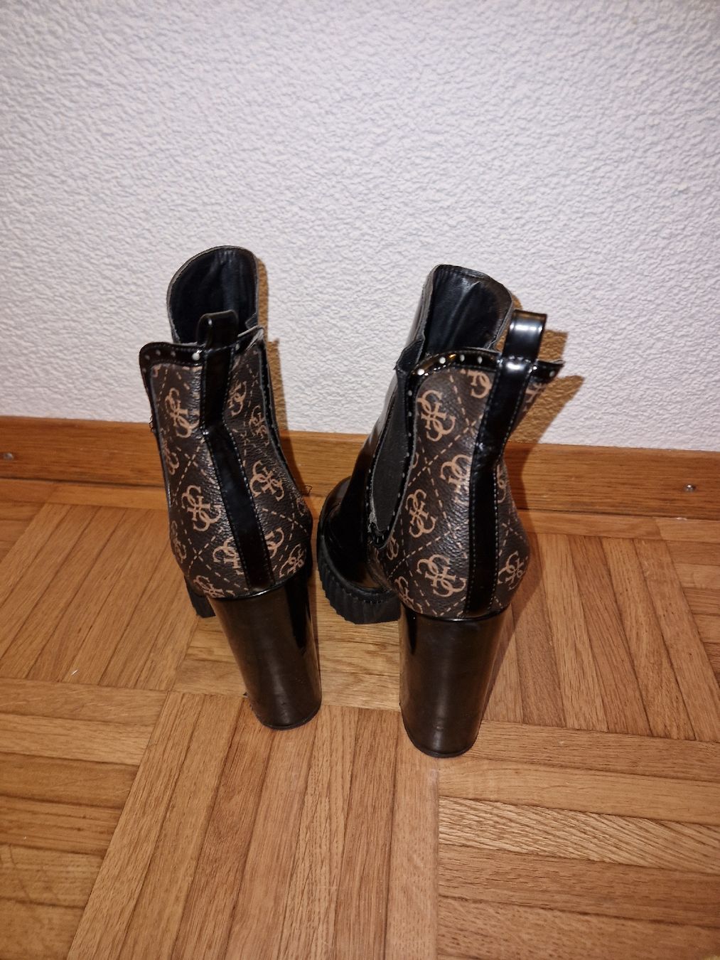 Guess Scarpe da donna: Schicke Guess Stiefeletten, Grösse 37 – Nuovo (secondo la descrizione) da Etzwilen venduto da mue_mm76 3