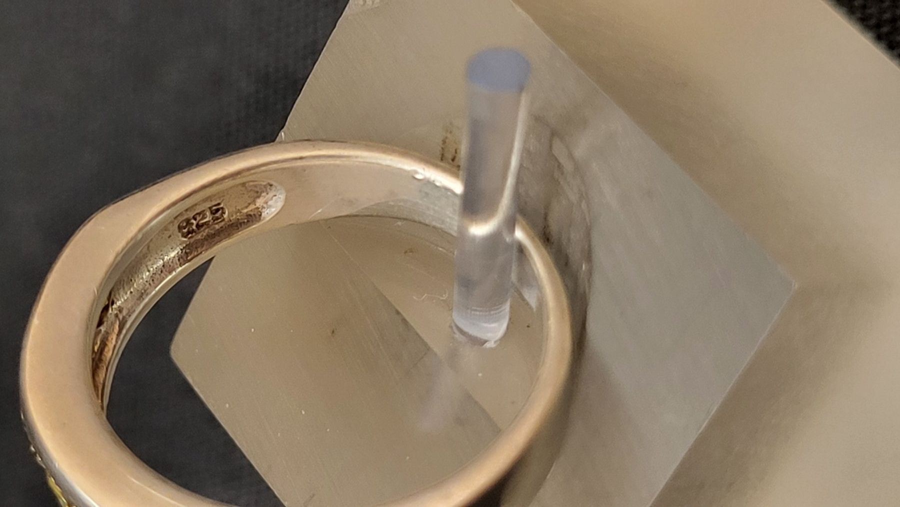 Bagues: Silberring mit gelben Steinchen – D'occasion à Basel par spinne02 8
