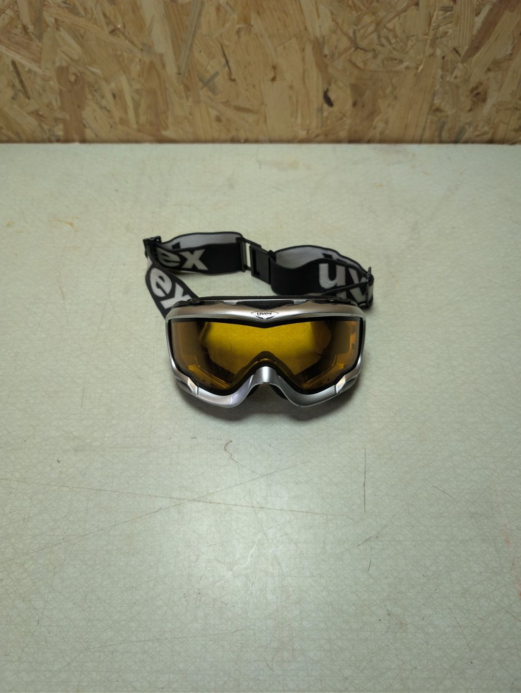 Uvex Occhiali & Lenti: Lunette de ski Uvex – Usato da Portalban venduto da Deuxieme-vie