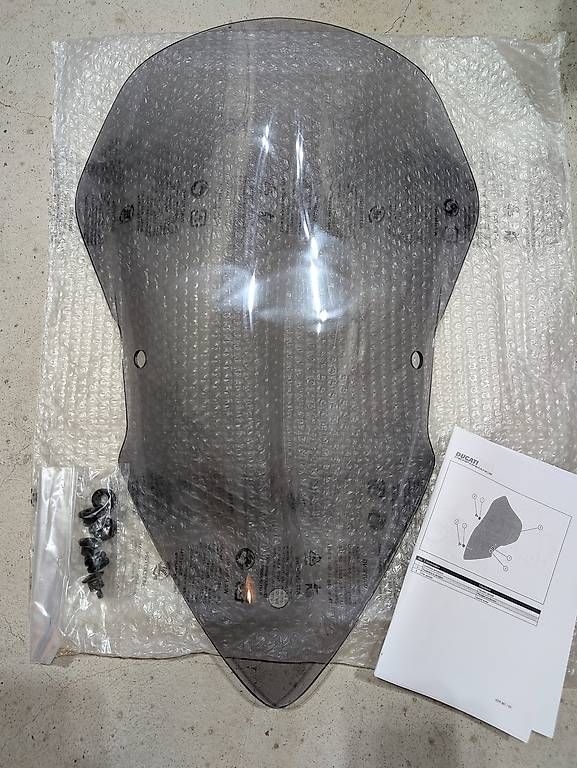 Ducati Tutti i ricambio per moto: Ducati Multistrada 1200/1260 Touring Windscreen  97180221A – Nuovo e nell'imballaggio originale da Kilchberg ZH venduto da urash 2