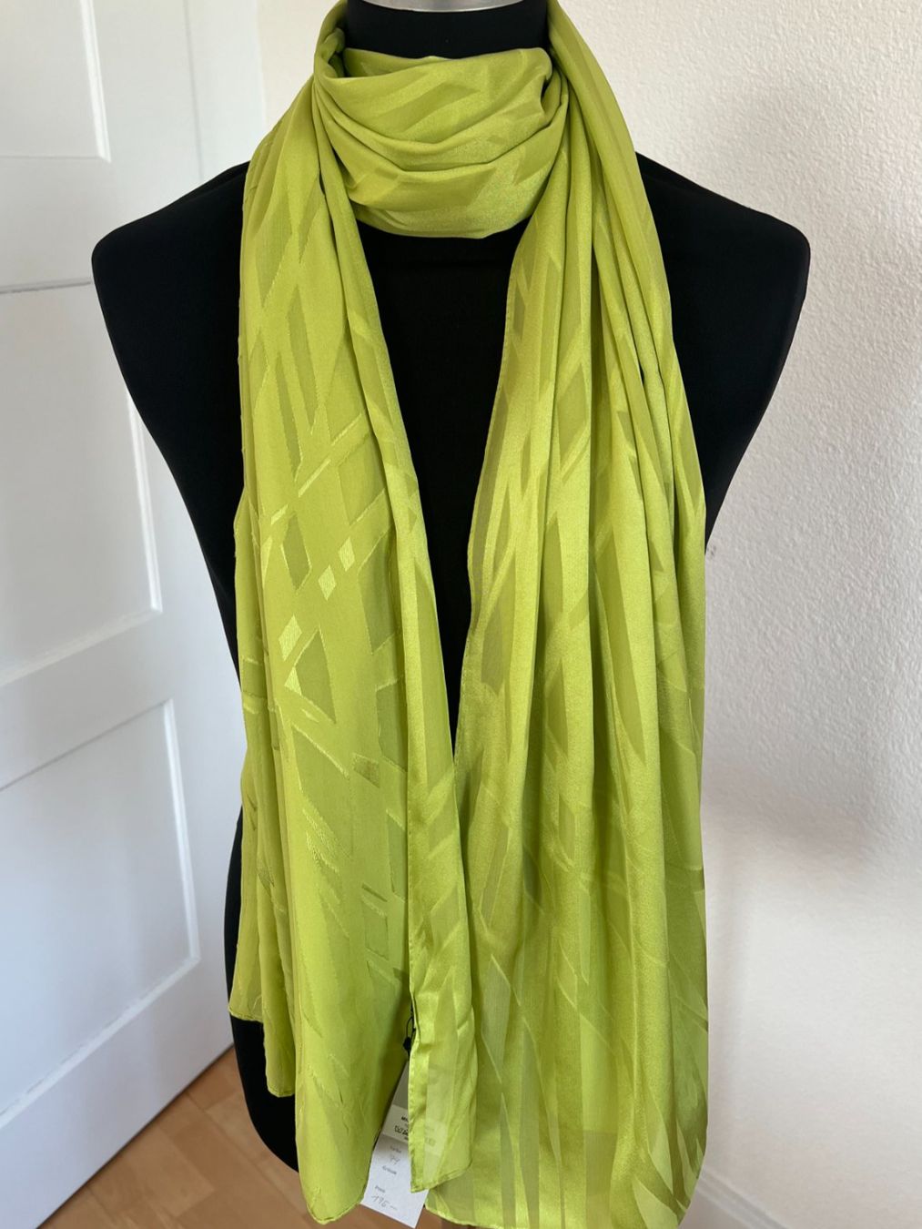 Colora Foulard & Sciarpe: Colora Schal, 100% Seide, Hellgrün, NEU – Nuovo e nell'imballaggio originale da Worb venduto da farben20zauber