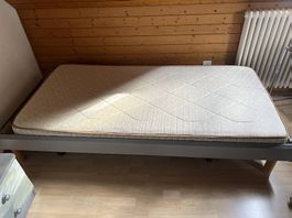 Bett mit verstellbaren Lattenrost und Matratze (auf Wunsch)