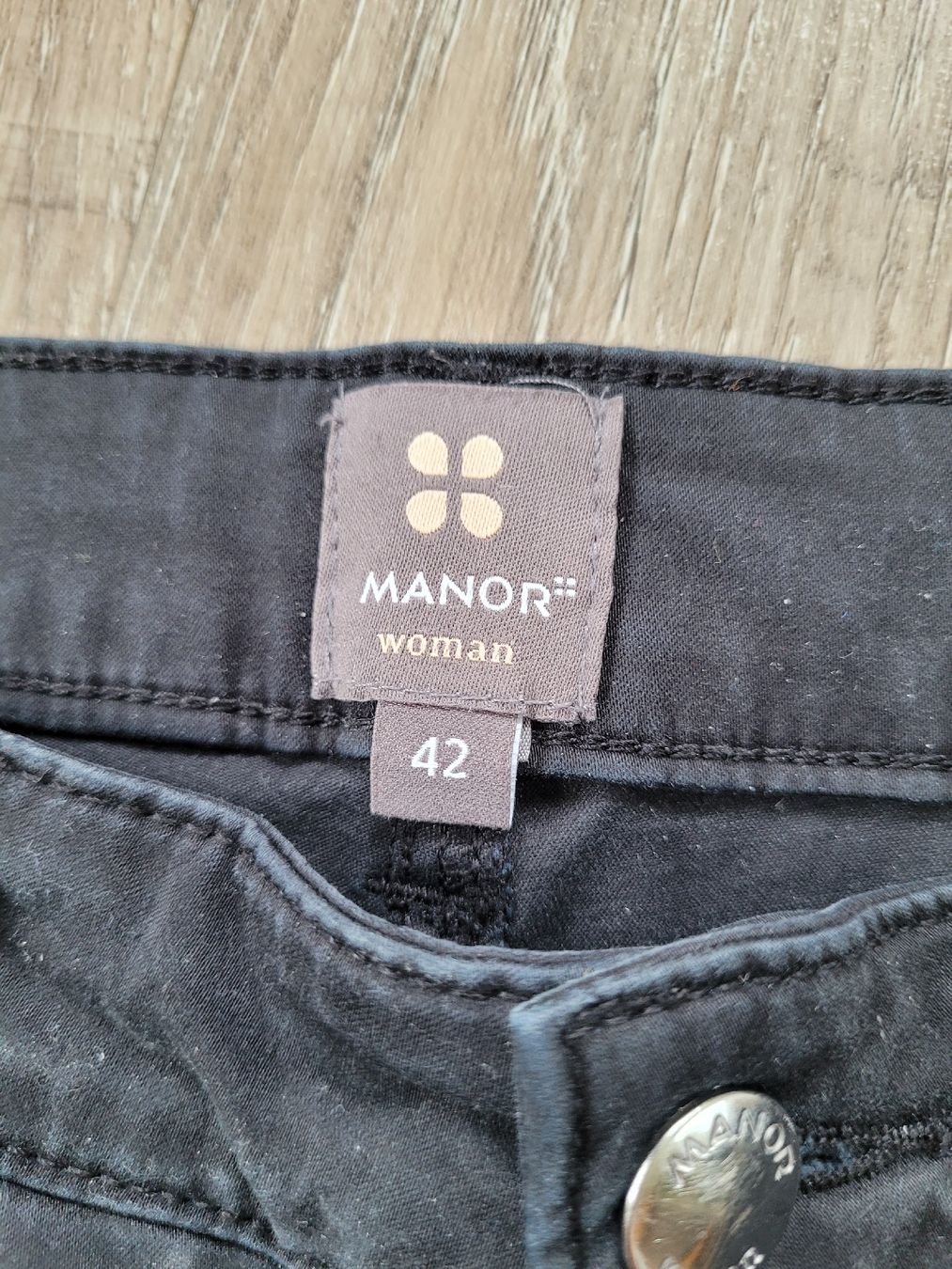 Pantaloni: schwarze Stoffhose von Manor 42 – Usato da Niederbuchsiten venduto da klengyel 2