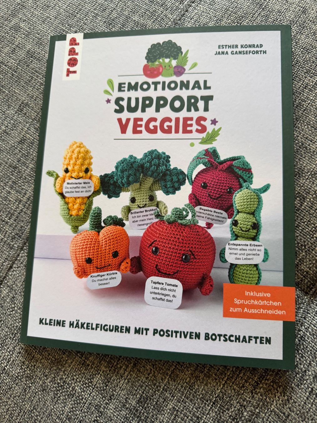 Livres: Häkelbuch "Emotional Support Veggies" – Neuf (Voir description) à hägendorf par twilightprincess