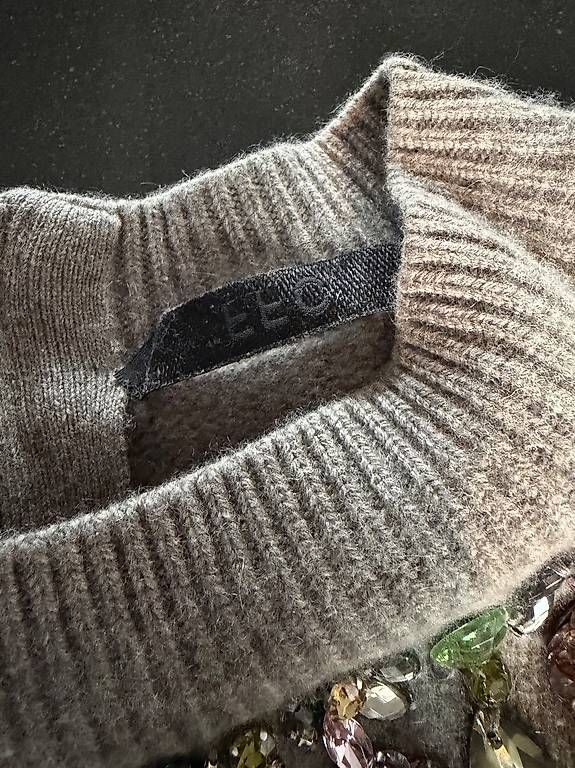 Maglioni & Felpe: Pullover mit dekorativeren Schmuckbesatz – Usato da Steinhausen venduto da deikoon 4