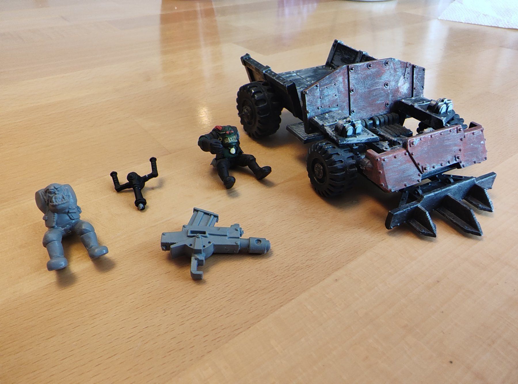 Kit di modellismo & Modellini statici: WARHAMMER 40K - OLD ORKS TRUCK – Usato da Matran venduto da Rafiki91