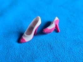 Chaussures poupée Barbie rose et blanc made in Philippines