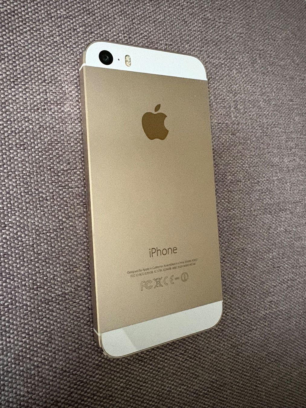 Apple Handys / Smartphones: Apple iPhone 5s Smartphone gold gebraucht – Gebraucht aus Hunzenschwil von Blueberryqueen 1