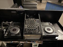 Pioneer DJ Setup: 2x CDJ-2000 Nexus & 1x DJM-900 Nexus – Clu