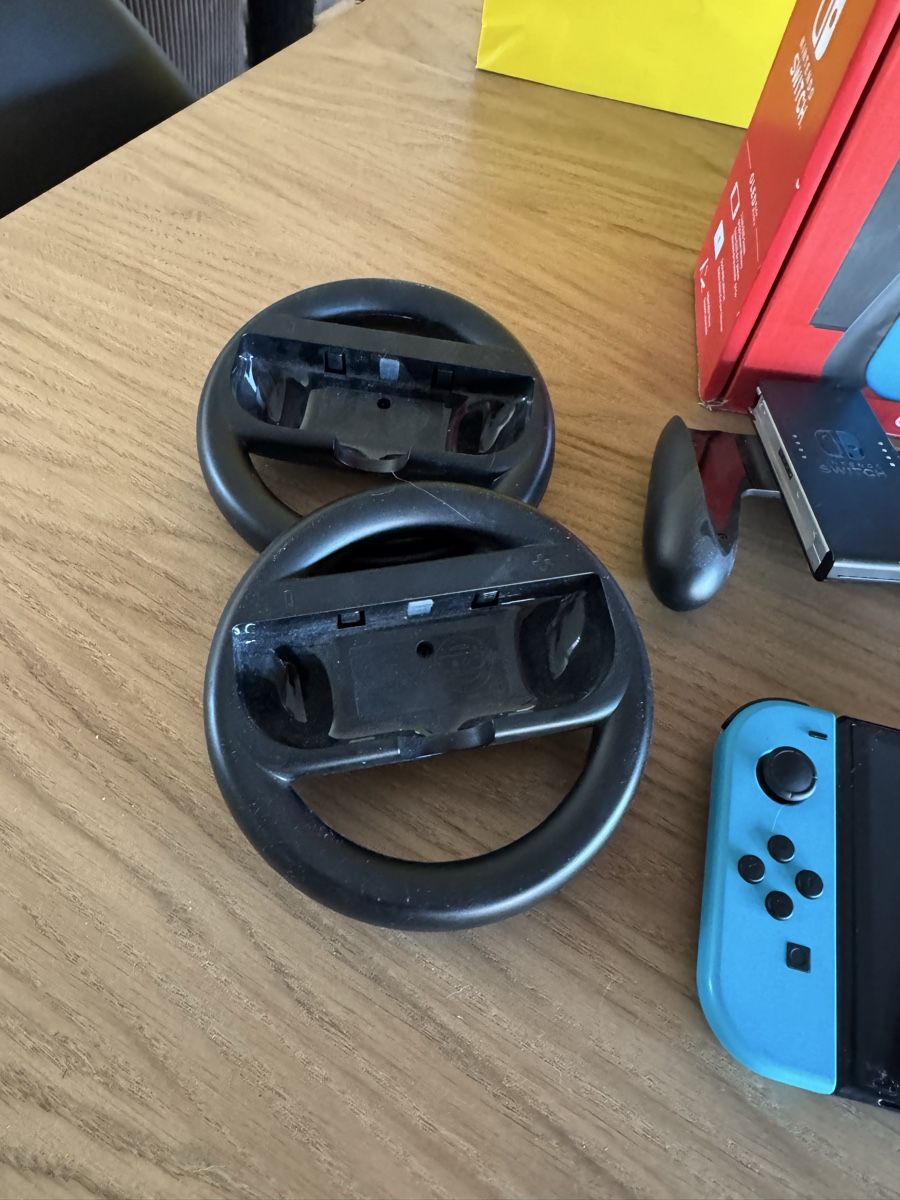 Nintendo Console: Nintendo Switch OLED – Usato da Crissier venduto da rob_5vzx 6
