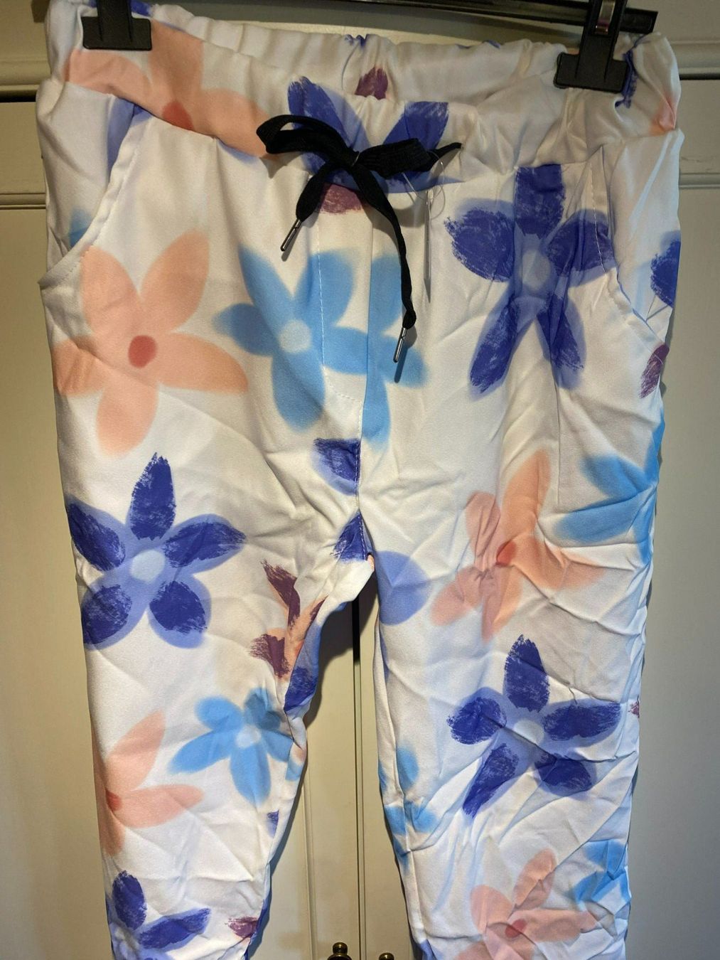 Pantalons: LEICHTE SOMMERHOSE-BLUMEN – Neuf avec emballage d'origine à Meienried par ManuelaBoutique 3