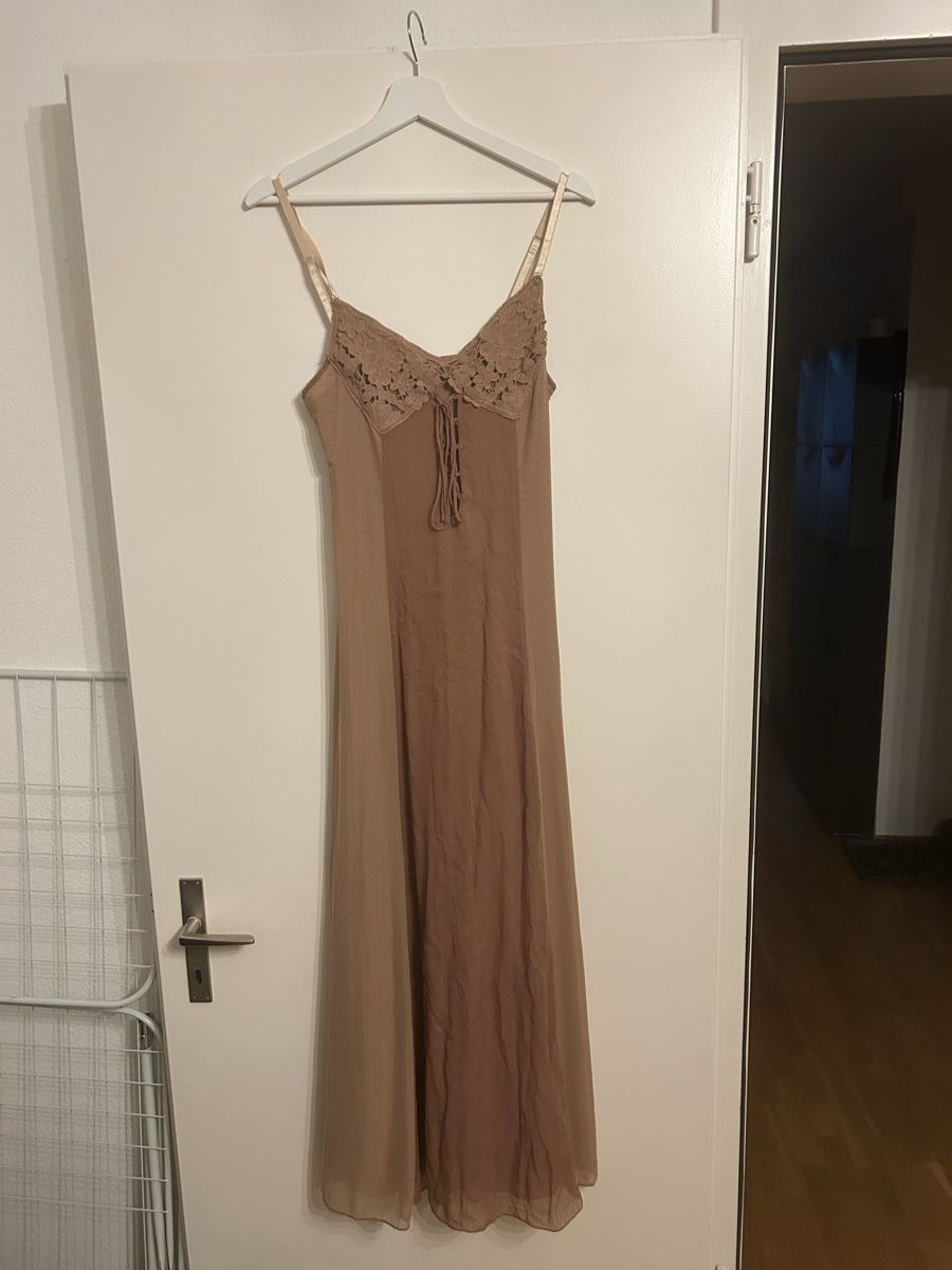 Zara Vestiti: Neues Zarakleid gr m – Nuovo (secondo la descrizione) da Allschwil venduto da selake990673
