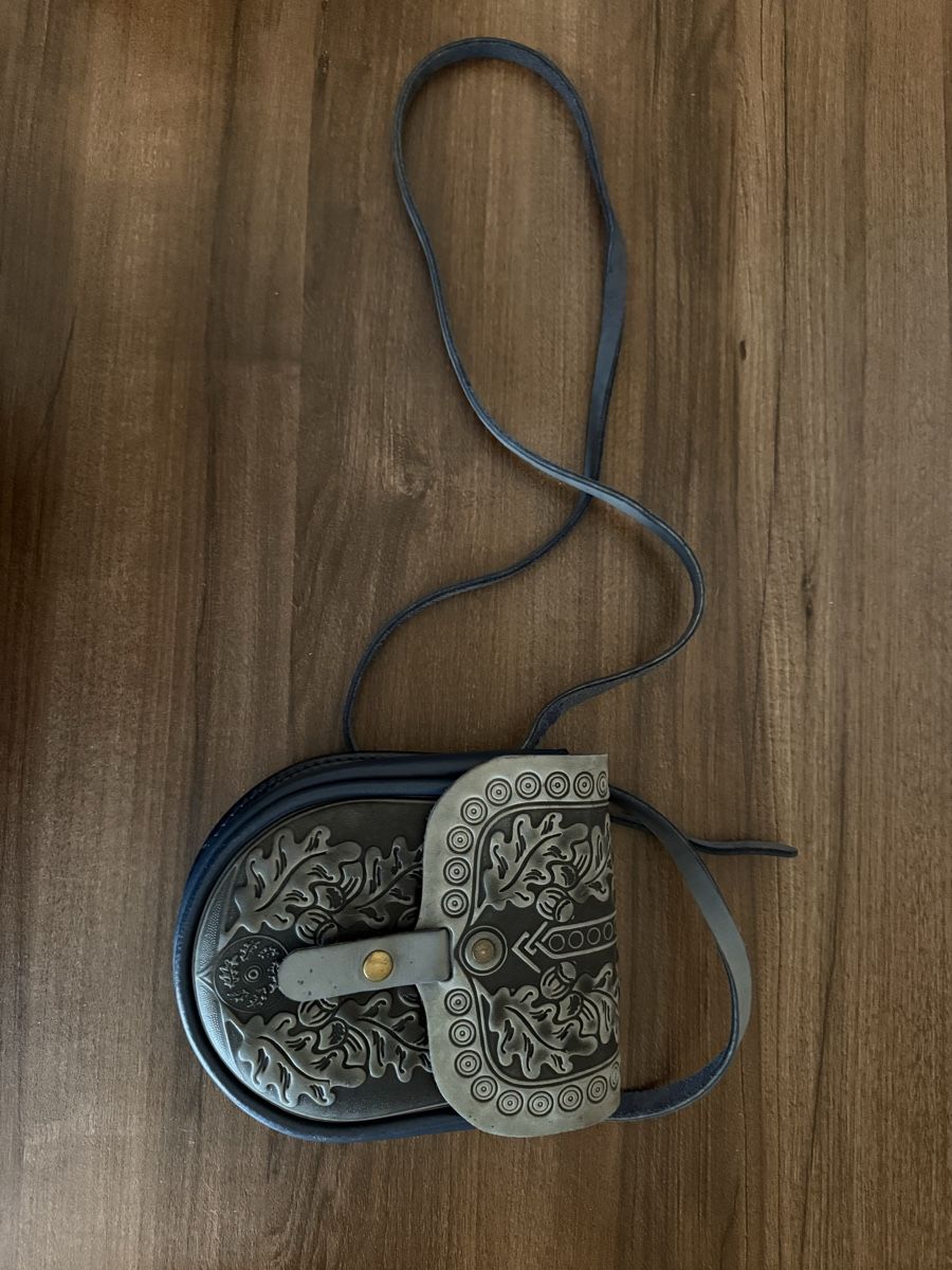 Borse da donna: Leather Shoulder Bag with Embossed Oak Leaf Design – Nuovo (secondo la descrizione) da basel venduto da crinoir 3