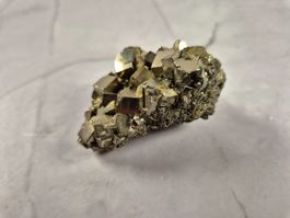 Minéral : Pyrite naturelle (FeS2)